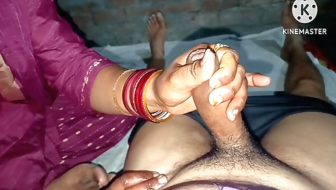 Hand job of a stepfather-in-law on his wife's hairy pussy