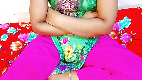 Sexy indian slut fucks her own aunty in solo scene