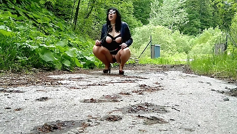 Indian girl with tits takes outdoor and masturbates