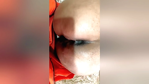 Bhabhi dammi spreads her hairy pussy and plays with it