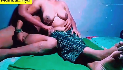 Indian amateur video showing the love of a young woman