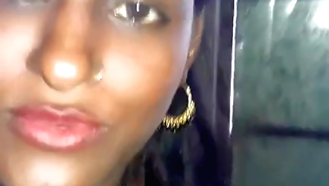 Amateur brunette 18+ enjoys pussy fucking on webcam