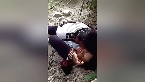 Indian pornstar fucks outdoor in hot amateur video