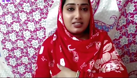 Natural breasts and sexy pussy show off in homemade video