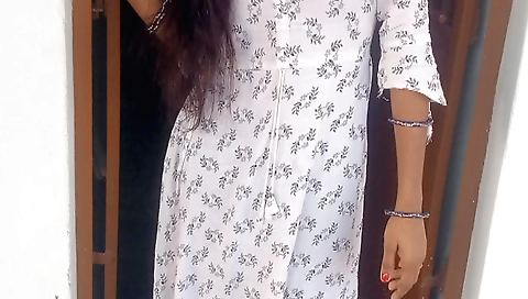 Amateur brunette fucks her boyfriend in her bedroom