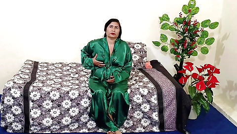 Pakistani brunette shows off her big juicy tits and boobs