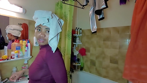 Indian solo female shows off her pussy in amateur video