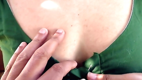 My lover gives me a blowjob and a blowjob in his car