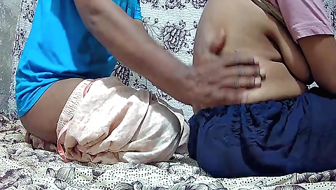 Amateur hd teen with black hair moans with passion